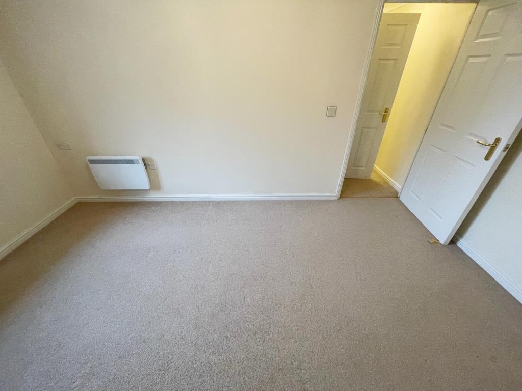 Lot: 172 - SECOND FLOOR AGE-RESTRICTED APARTMENT - Bedroom 2